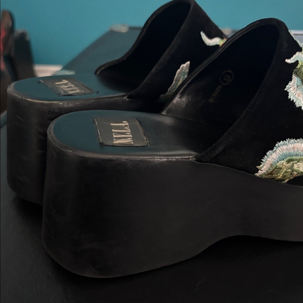 Vintage N.Y.L.A Dragon Embroidery Platforms - Picture 12 of 17